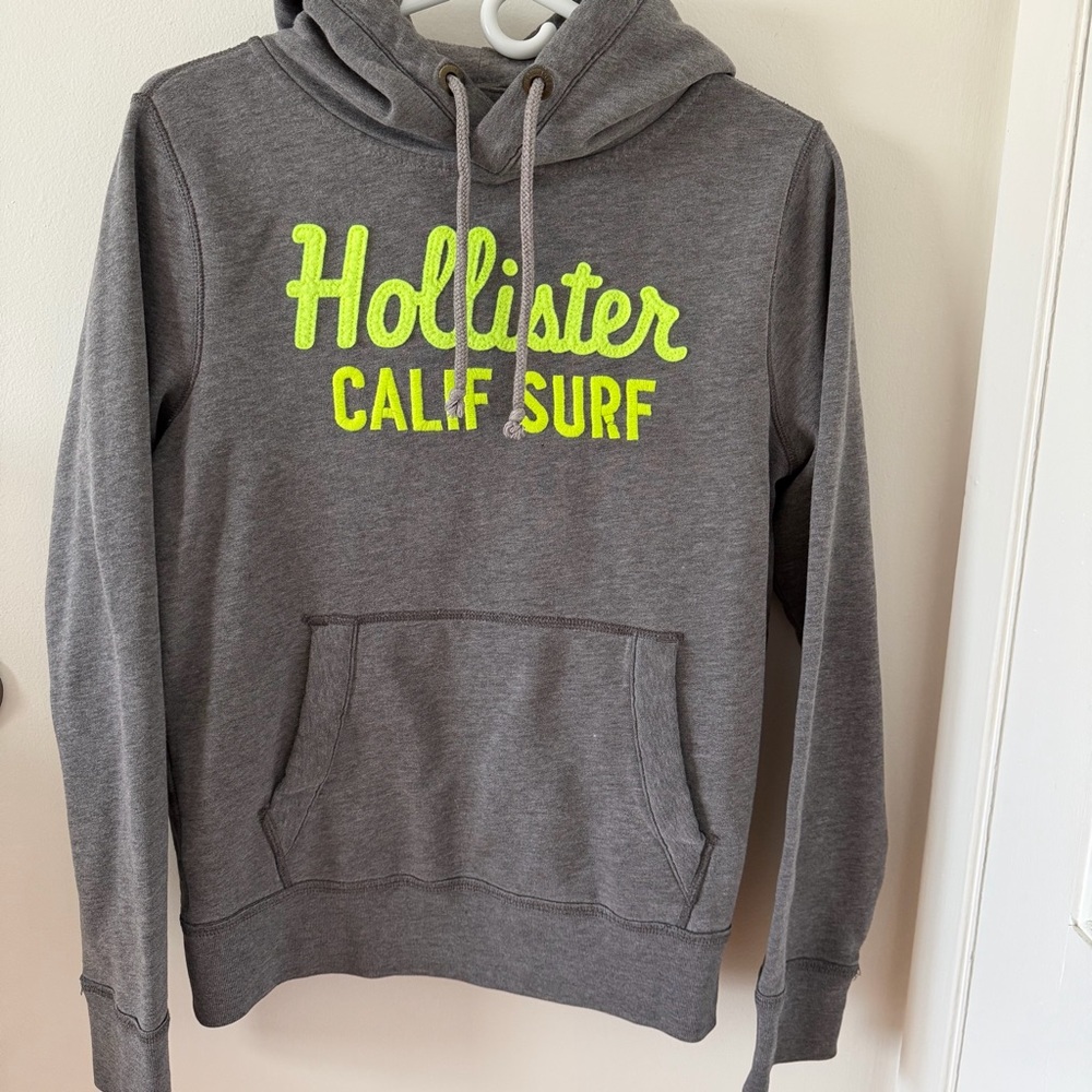 Hollister co men’s hoodie (size m)
